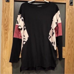 NWT Floral Blooming Cow Print Sleeve Colorblock Tunic Top